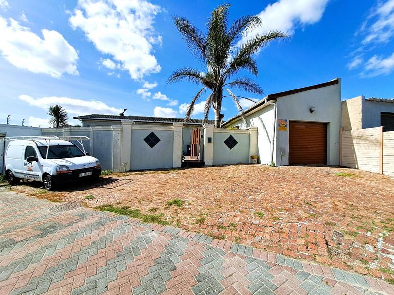 4 Bedroom Property for Sale in Protea Village Western Cape